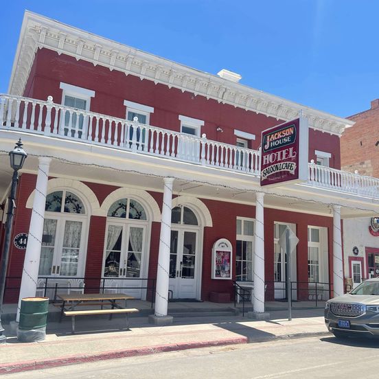 Building view of SureStay Hotel by Best Western Eureka