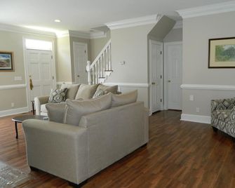 Perfect Listing !!! House In Historic Chickamauga - Chickamauga - Sala de estar