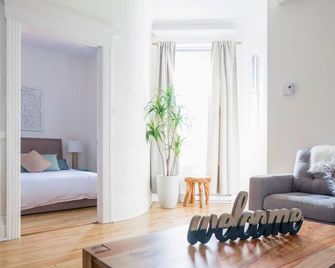 Mtlvacationrentals -The Chic Laurier - Montreal - Wohnzimmer