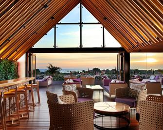 فور بوينتس من شيراتون بالي سيمينياك - كوتا - ردهة