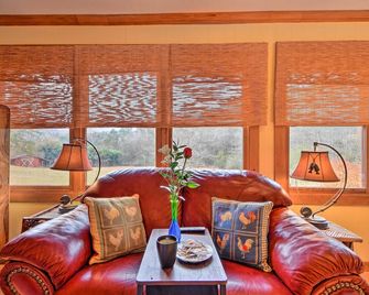 Forest Fantasy Pet-Friendly Smoky Mtn Escape! - Brasstown - Sala de estar