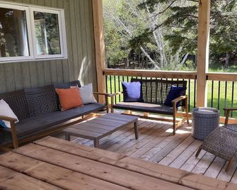 Chalet Gedouque, a tranquille retreat located on the Cabot Trail with waterfront views - Cheticamp - Patio