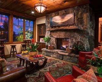 Cozy Queen Studio Cabin with bath - Tahoe Vista - Living room