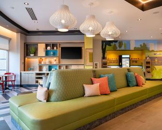 Home2 Suites by Hilton Atlanta Airport College Park - Atlanta - Living room