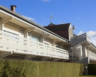Campanile Pontarlier - Pontarlier - Building