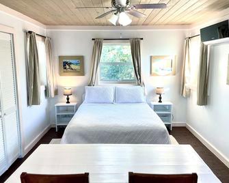 Superb Location / Walk to Beaches-Bars- Restaurants / AC / Bahamian Owned. - Alice Town - Chambre