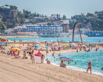 Nice Apartment In Blanes With Kitchen - Blanes - Plaża