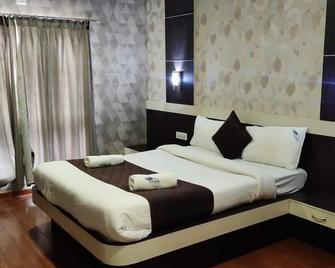 The Majestic Crown - Ooty - Bedroom