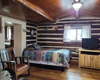 Historic Moose Lodge Cabin - South Fork - Bedroom