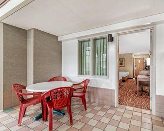 Rodeway Inn - גרנד פורקס - חדר שינה