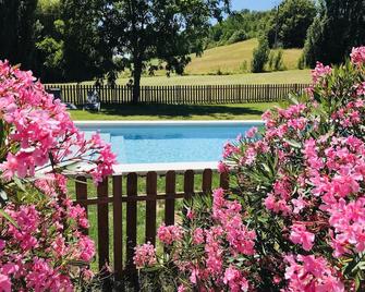Welcome to the gite les Acacias - Goudourville - Pool