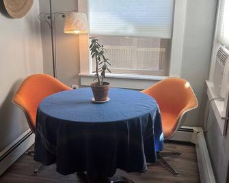 Grand Casa in the heart of downtown Paonia! - Paonia - Comedor