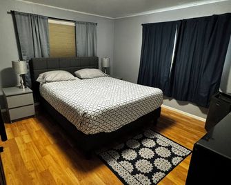 Downtown Hub - Dog Friendly - Redmond - Bedroom
