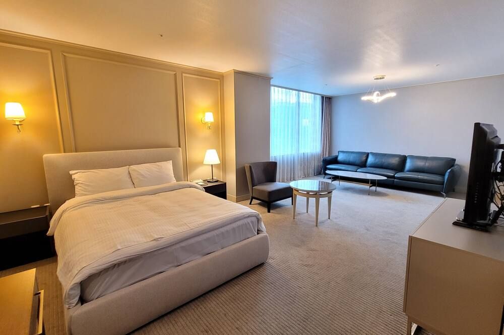 كوين فيل هوتل آند ودينج