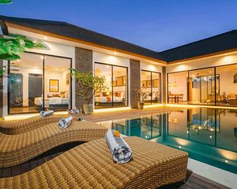 Villa Bunga Lily - Sumptuous 3BR Luxury Private Villa in Canggu - North Kuta - Basen