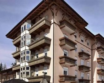 Apparthotel Germania - Toblach - Gebäude