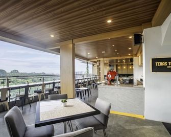 Grand Tjokro Premiere Bandung - Bandung - Restaurant