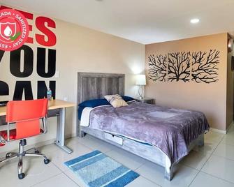 S01 Suite 2 min del TEC Wifi Terraza - Ciudad López Mateos - Habitación