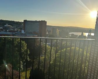Luxurious Kinzo 2bed apartment - Chatham - Балкон