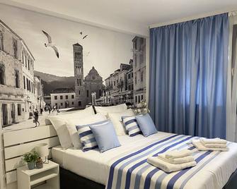 Family Resort Urania - Baška Voda - Bedroom