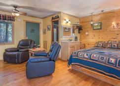 Whispering Pine Cabins - Ruidoso - Bedroom