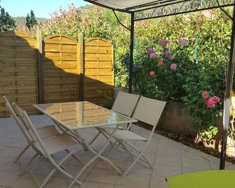 Seasonal rental of a very pretty independent house - Saint-Zacharie - Patio