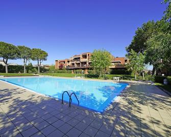Residence Riviera 43 by Wonderful Italy - Desenzano del Garda - Piscină