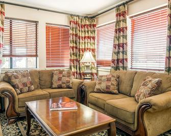 Quality Inn - Klamath Falls - Living room