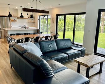 Luxurious waterfront cottage - Lac Etchemin - Sala de estar