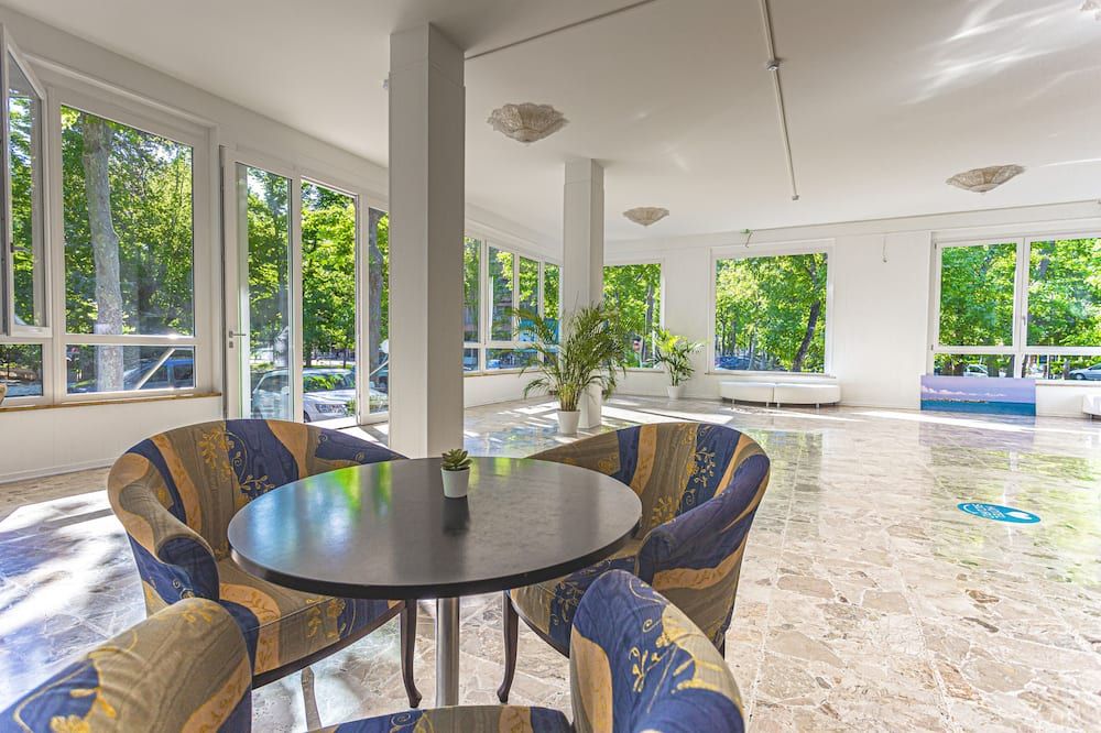 هوتل ريو بيتش آند بريكفاست - سسيناتيكو - غرفة طعام