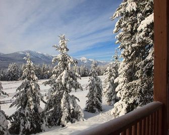 Deer Lodge - 2 Bedroom Luxurious Log Cabin in Golden - with Private hot tub - Golden - Balcon