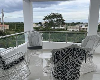 5 minutes from la caleta beach 10 minutes from casa de campo la romana - La Romana - Balkon