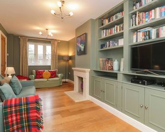 3 Painters Field, Family Friendly In Quenington, Near Cirencester - Cirencester - Living room