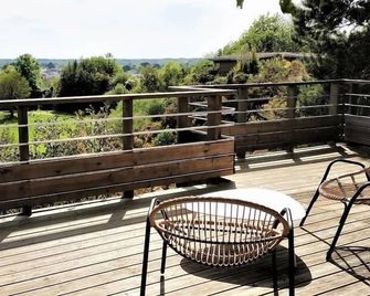 One OR two lodges with magnificent view - Pont-Aven - Balkon