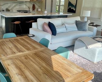 Designer Home With Lake Views+walk to Do - Pewaukee