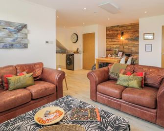 FASGADH, pet friendly, country holiday cottage in Errol - Perth - Living room