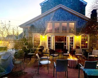 Relax by the sea! Bed & Breakfast near Horseneck State Beach - Westport - Restaurace