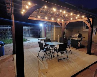 The Little Green House Cozy & Centrally Located Near the Riverwalk/Downtown - Pueblo - Terasa