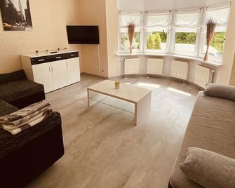 Apartment Erfordia Erfurt am Egapark - Erfurt - Living room