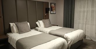 Corn Mill Lodge Hotel - Leeds - Bedroom