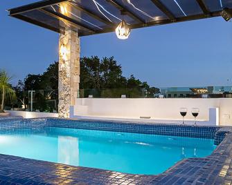 La Aurora Hotel Colonial - Valladolid - Zwembad