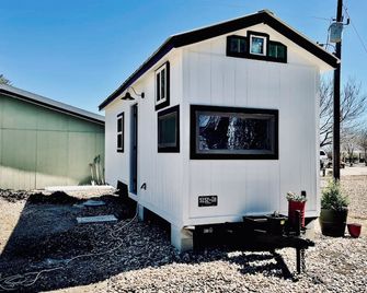 Peaceful Charming Tiny Home - Kyle - Gebäude