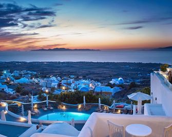 Finikia Memories Hotel - אויה
