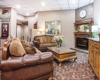 Super 8 by Wyndham Castlegar BC - Castlegar - Huiskamer