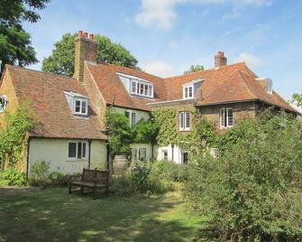 Peper is a cosy cottage in the heart of rural Kent. Converted stables. - Wingham - Edificio