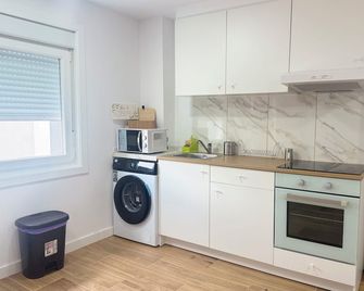 Duplex with terrace beach leisure activities and free parking - La Coruña - Cocina