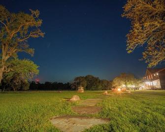 The Rambler Room - Wander Inn - Round Top - Campo de Golf