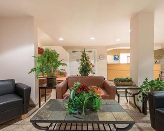 Microtel Inn & Suites by Wyndham Altus - Altus - Lobby