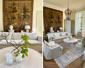 Charming 18th Century Chateau, near Bayeux in Calvados, Normandie - Caumont-sur-Aure - Sala de estar