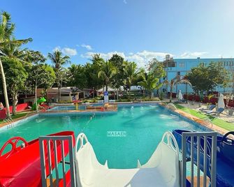 Elizabeth Hotel - Naga - Pili - Piscina